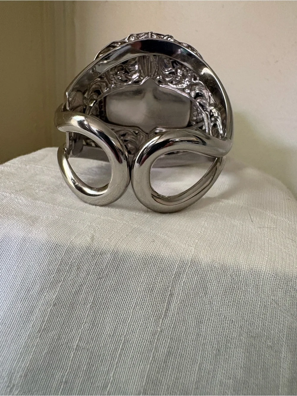 Vintage-Inspired Silver Bracelet with Black Hematite Center